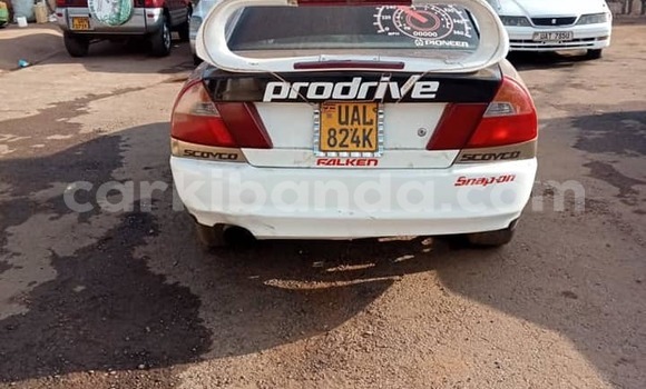 Gura Yakoze Mitsubishi Lancer White Imodoka i Kampala mu Uganda Gura Yakoze Mitsubishi Lancer White Imodoka i Kampala mu Uganda