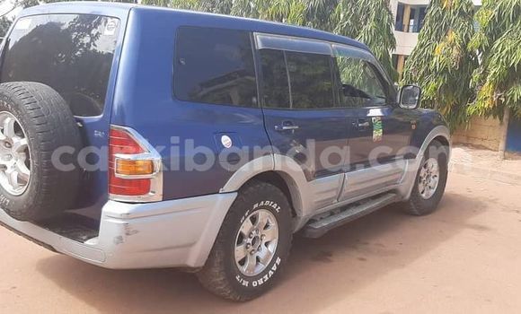 Gura Yakoze Mitsubishi Pajero Blue Imodoka i Kampala mu Uganda Gura Yakoze Mitsubishi Pajero Blue Imodoka i Kampala mu Uganda