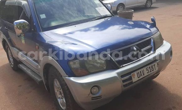 Gura Yakoze Mitsubishi Pajero Blue Imodoka i Kampala mu Uganda Gura Yakoze Mitsubishi Pajero Blue Imodoka i Kampala mu Uganda