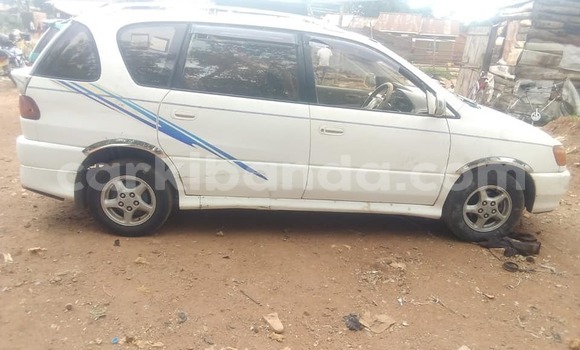 Gura Yakoze Toyota Ipsum White Imodoka i Kampala mu Uganda Gura Yakoze Toyota Ipsum White Imodoka i Kampala mu Uganda