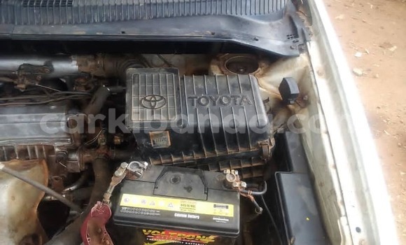 Gura Yakoze Toyota Ipsum White Imodoka i Kampala mu Uganda Gura Yakoze Toyota Ipsum White Imodoka i Kampala mu Uganda