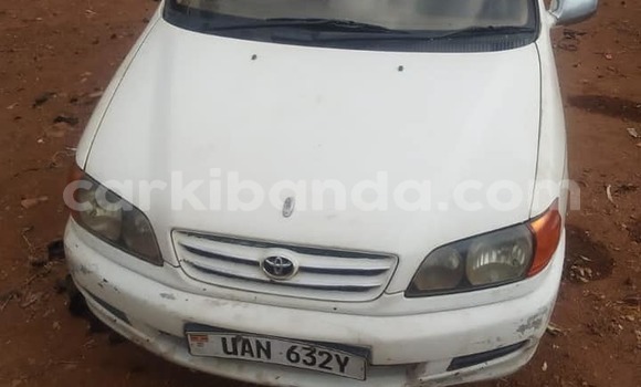Gura Yakoze Toyota Ipsum White Imodoka i Kampala mu Uganda Gura Yakoze Toyota Ipsum White Imodoka i Kampala mu Uganda