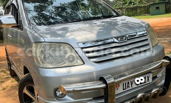 Acheter Occasion Voiture Toyota Noah Gris à Kampala, Ouganda