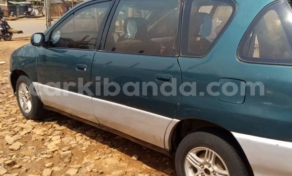 Acheter Occasion Voiture Toyota Ipsum Vert à Kampala, Ouganda