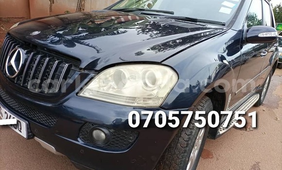 Acheter Occasion Voiture Mercedes‒Benz ML–Class Bleu à Kampala, Ouganda Acheter Occasion Voiture Mercedes‒Benz ML–Class Bleu à Kampala, Ouganda