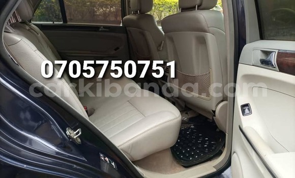 Acheter Occasion Voiture Mercedes‒Benz ML–Class Bleu à Kampala, Ouganda Acheter Occasion Voiture Mercedes‒Benz ML–Class Bleu à Kampala, Ouganda