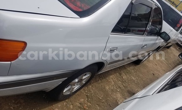 Acheter Occasion Voiture Toyota Premio Gris à Kampala, Ouganda Acheter Occasion Voiture Toyota Premio Gris à Kampala, Ouganda