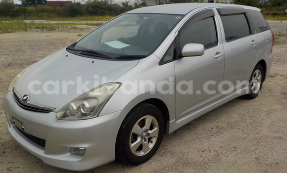 Nunua Ilio tumika Toyota Wish Fedha Gari ndani ya Kampala nchini Uganda Nunua Ilio tumika Toyota Wish Fedha Gari ndani ya Kampala nchini Uganda