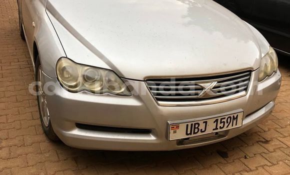 Nunua Ilio tumika Toyota Mark X Fedha Gari ndani ya Kampala nchini Uganda