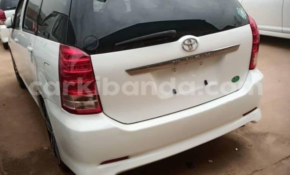 Gura Yakoze Toyota Wish Silver Imodoka i Kampala mu Uganda Gura Yakoze Toyota Wish Silver Imodoka i Kampala mu Uganda