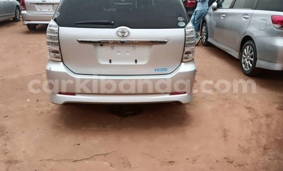 Gura Yakoze Toyota Wish Silver Imodoka i Kampala mu Uganda Gura Yakoze Toyota Wish Silver Imodoka i Kampala mu Uganda