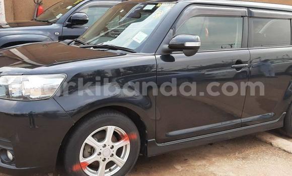 Gura Yakoze Toyota Corolla Rumion Black Imodoka i Kampala mu Uganda Gura Yakoze Toyota Corolla Rumion Black Imodoka i Kampala mu Uganda
