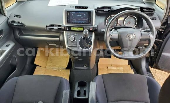 Nunua Ilio tumika Toyota Wish Nyeusi Gari ndani ya Kampala nchini Uganda Nunua Ilio tumika Toyota Wish Nyeusi Gari ndani ya Kampala nchini Uganda