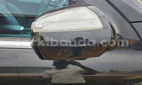 Nunua Ilio tumika Mercedes‒Benz ML–Class Nyeusi Gari ndani ya Kampala nchini Uganda Nunua Ilio tumika Mercedes‒Benz ML–Class Nyeusi Gari ndani ya Kampala nchini Uganda