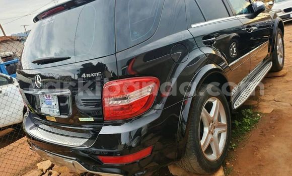 Nunua Ilio tumika Mercedes‒Benz ML–Class Nyeusi Gari ndani ya Kampala nchini Uganda Nunua Ilio tumika Mercedes‒Benz ML–Class Nyeusi Gari ndani ya Kampala nchini Uganda