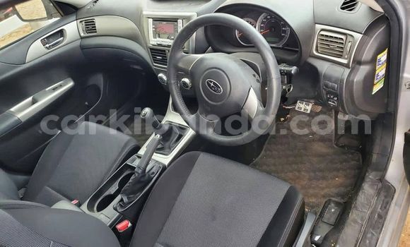 Nunua Ilio tumika Subaru Impreza Fedha Gari ndani ya Kampala nchini Uganda Nunua Ilio tumika Subaru Impreza Fedha Gari ndani ya Kampala nchini Uganda