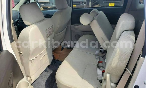 Nunua Ilio tumika Toyota Passo Nyeupe Gari ndani ya Kampala nchini Uganda Nunua Ilio tumika Toyota Passo Nyeupe Gari ndani ya Kampala nchini Uganda