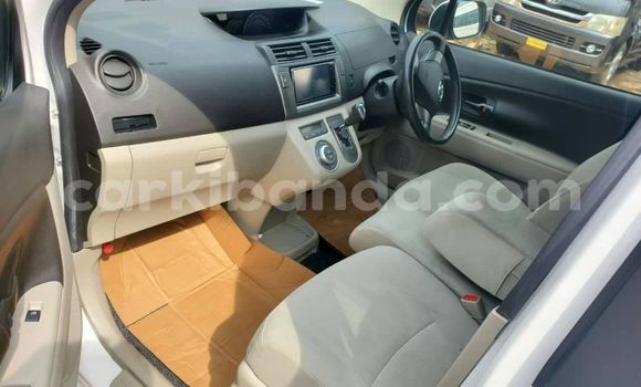 Nunua Ilio tumika Toyota Passo Nyeupe Gari ndani ya Kampala nchini Uganda Nunua Ilio tumika Toyota Passo Nyeupe Gari ndani ya Kampala nchini Uganda