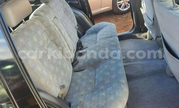Nunua Ilio tumika Toyota Raum Nyeusi Gari ndani ya Kampala nchini Uganda Nunua Ilio tumika Toyota Raum Nyeusi Gari ndani ya Kampala nchini Uganda