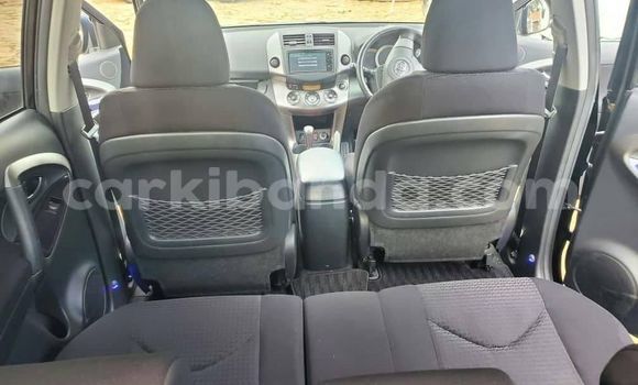 Nunua Ilio tumika Toyota Vanguard Bluu Gari ndani ya Kampala nchini Uganda Nunua Ilio tumika Toyota Vanguard Bluu Gari ndani ya Kampala nchini Uganda