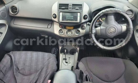 Nunua Ilio tumika Toyota Vanguard Bluu Gari ndani ya Kampala nchini Uganda Nunua Ilio tumika Toyota Vanguard Bluu Gari ndani ya Kampala nchini Uganda