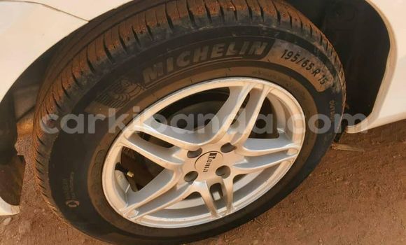 Nunua Ilio tumika Toyota Fielder Nyeupe Gari ndani ya Kampala nchini Uganda Nunua Ilio tumika Toyota Fielder Nyeupe Gari ndani ya Kampala nchini Uganda