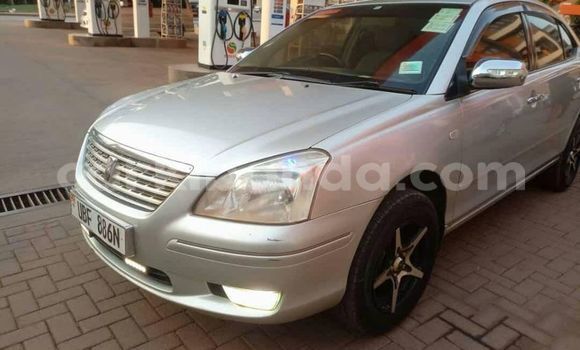 Gura Yakoze Toyota Premio Silver Imodoka i Kampala mu Uganda
