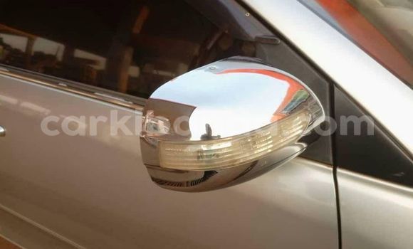 Nunua Ilio tumika Toyota Premio Fedha Gari ndani ya Kampala nchini Uganda Nunua Ilio tumika Toyota Premio Fedha Gari ndani ya Kampala nchini Uganda