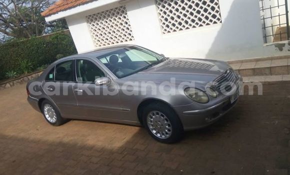Nunua Ilio tumika Mercedes‒Benz C–Class Fedha Gari ndani ya Kampala nchini Uganda Nunua Ilio tumika Mercedes‒Benz C–Class Fedha Gari ndani ya Kampala nchini Uganda