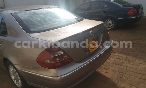 Nunua Ilio tumika Mercedes‒Benz C–Class Fedha Gari ndani ya Kampala nchini Uganda Nunua Ilio tumika Mercedes‒Benz C–Class Fedha Gari ndani ya Kampala nchini Uganda