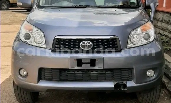 Gura Yakoze Toyota Rush Silver Imodoka i Kampala mu Uganda