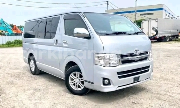 Acheter Occasion Voiture Toyota Hiace Blanc à Kampala, Ouganda Acheter Occasion Voiture Toyota Hiace Blanc à Kampala, Ouganda