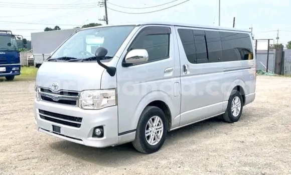 Acheter Occasion Voiture Toyota Hiace Blanc à Kampala, Ouganda Acheter Occasion Voiture Toyota Hiace Blanc à Kampala, Ouganda