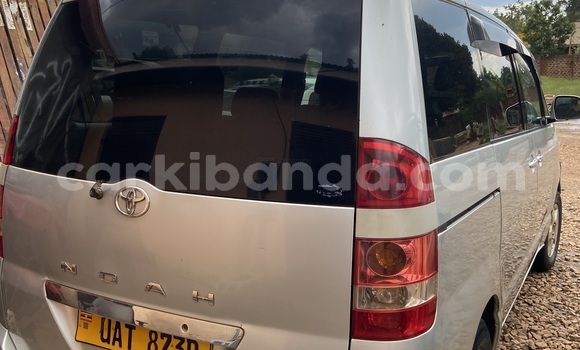 Acheter Occasion Voiture Toyota Noah Gris à Kira, Ouganda