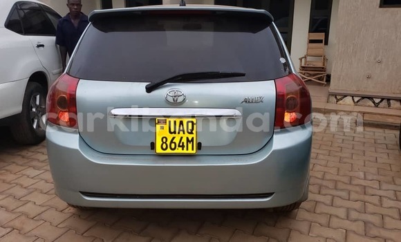 Gura Yakoze Toyota Allex Green Imodoka i Kampala mu Uganda Gura Yakoze Toyota Allex Green Imodoka i Kampala mu Uganda