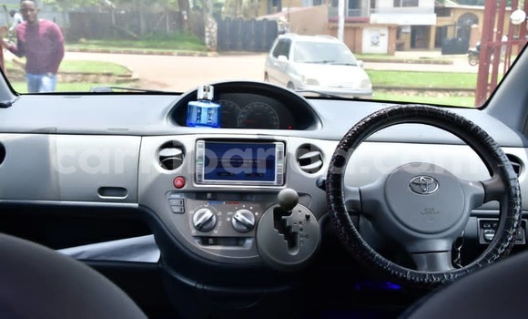 Gura Yakoze Toyota Sienta Other Imodoka i Kampala mu Uganda Gura Yakoze Toyota Sienta Other Imodoka i Kampala mu Uganda