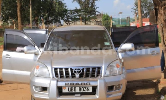 Gura Yakoze Toyota Land Cruiser Prado Silver Imodoka i Kampala mu Uganda Gura Yakoze Toyota Land Cruiser Prado Silver Imodoka i Kampala mu Uganda