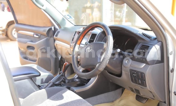 Gura Yakoze Toyota Land Cruiser Prado Silver Imodoka i Kampala mu Uganda Gura Yakoze Toyota Land Cruiser Prado Silver Imodoka i Kampala mu Uganda