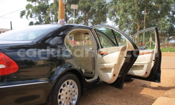 Gura Yakoze Mercedes‒Benz 200 Black Imodoka i Kampala mu Uganda Gura Yakoze Mercedes‒Benz 200 Black Imodoka i Kampala mu Uganda