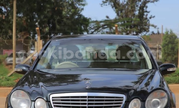 Gura Yakoze Mercedes‒Benz 200 Black Imodoka i Kampala mu Uganda Gura Yakoze Mercedes‒Benz 200 Black Imodoka i Kampala mu Uganda