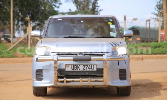 Gura Yakoze Toyota Corolla Rumion Blue Imodoka i Kampala mu Uganda Gura Yakoze Toyota Corolla Rumion Blue Imodoka i Kampala mu Uganda