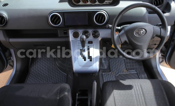 Gura Yakoze Toyota Corolla Rumion Blue Imodoka i Kampala mu Uganda Gura Yakoze Toyota Corolla Rumion Blue Imodoka i Kampala mu Uganda