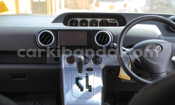 Gura Yakoze Toyota Corolla Rumion Blue Imodoka i Kampala mu Uganda Gura Yakoze Toyota Corolla Rumion Blue Imodoka i Kampala mu Uganda