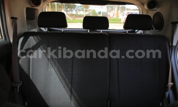 Gura Yakoze Toyota Corolla Rumion Blue Imodoka i Kampala mu Uganda Gura Yakoze Toyota Corolla Rumion Blue Imodoka i Kampala mu Uganda