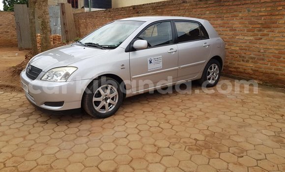 Gura Yakoze Toyota Corolla Silver Imodoka i Kampala mu Uganda