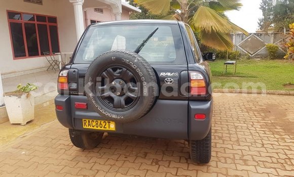 Gura Yakoze Toyota RAV4 Black Imodoka i Kampala mu Uganda Gura Yakoze Toyota RAV4 Black Imodoka i Kampala mu Uganda