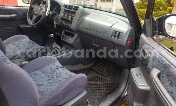 Gura Yakoze Toyota RAV4 Black Imodoka i Kampala mu Uganda Gura Yakoze Toyota RAV4 Black Imodoka i Kampala mu Uganda