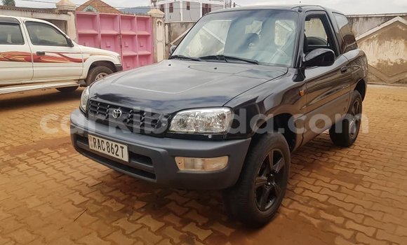 Gura Yakoze Toyota RAV4 Black Imodoka i Kampala mu Uganda Gura Yakoze Toyota RAV4 Black Imodoka i Kampala mu Uganda