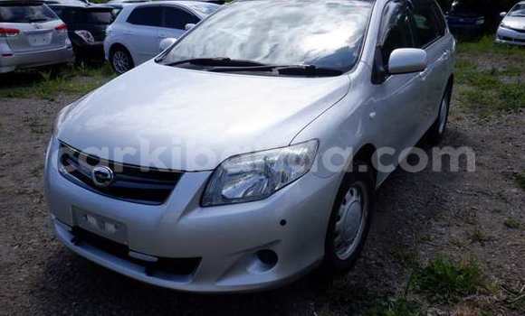 Gura Yakoze Toyota Fielder Silver Imodoka i Kampala mu Uganda