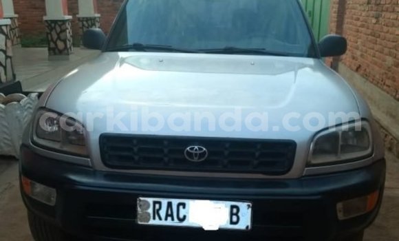Gura Yakoze Toyota RAV4 Silver Imodoka i Kampala mu Uganda Gura Yakoze Toyota RAV4 Silver Imodoka i Kampala mu Uganda